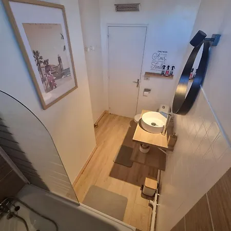 Apartament 4 Personnes Avec Terrasse A 300m De La - Fr-1-309-372